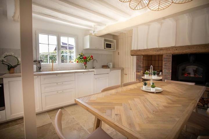 Location de vacances pour 8 personnes, avec terrasse ainsi que piscine et vue à Saint-Martin-le-Gaillard - 2