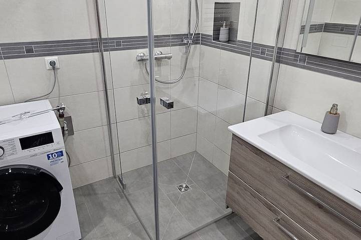 Ganze Wohnung, Herzlich willkommen in der Ferienwohnung am Schwanenteich in Bad Klosterlausnitz, Saaleland