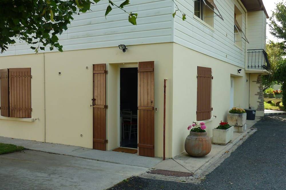Entire apartment, Ground floor apartment of the owner's house in Arvert, Côte de Beauté