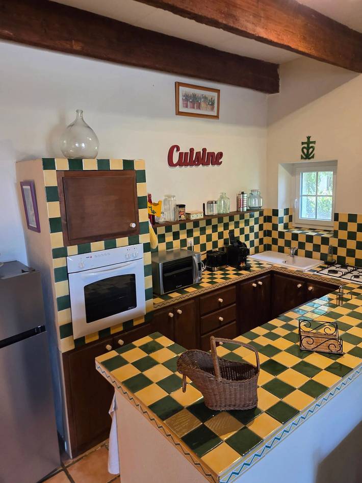 Gîte pour 4 personnes, avec jardin ainsi que piscine et terrasse à Arles - 3