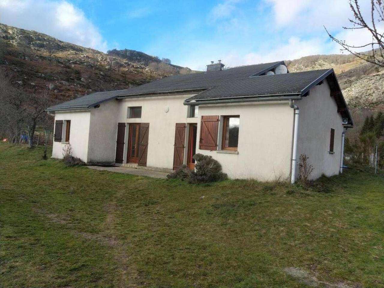 Casa de vacaciones 'Gîte Le Suquet' con vistas a la montaña y terraza privada in Dourbies, Cevenas