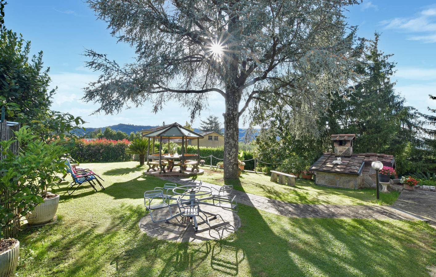 Appartement de vacances entier, Appartement confortable avec jardin près de Camaiore - Wi-Fi, parking, cuisine in Camaiore, Riviera Italienne