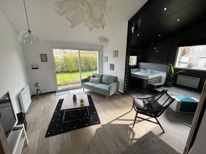 Location de vacances pour 4 personnes, avec Jacuzzi et Terrasse ainsi que Jardin et Vue dans Zutkerque