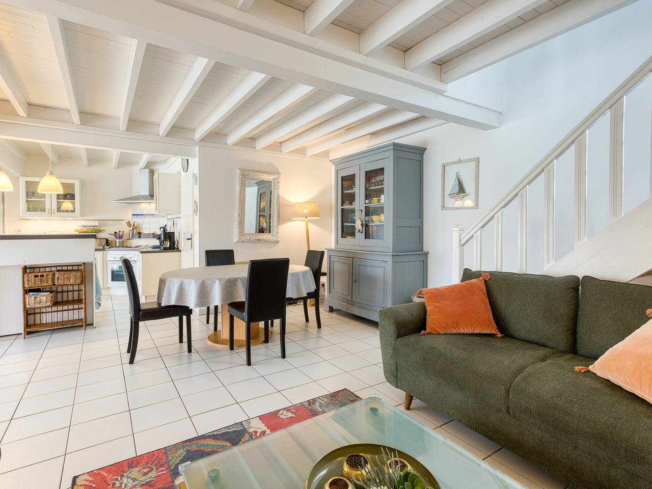 Comfortable House for 8 with Secure Pool, Wifi, 100m from Beach in Châtelaillon-Plage, La Rochelle region