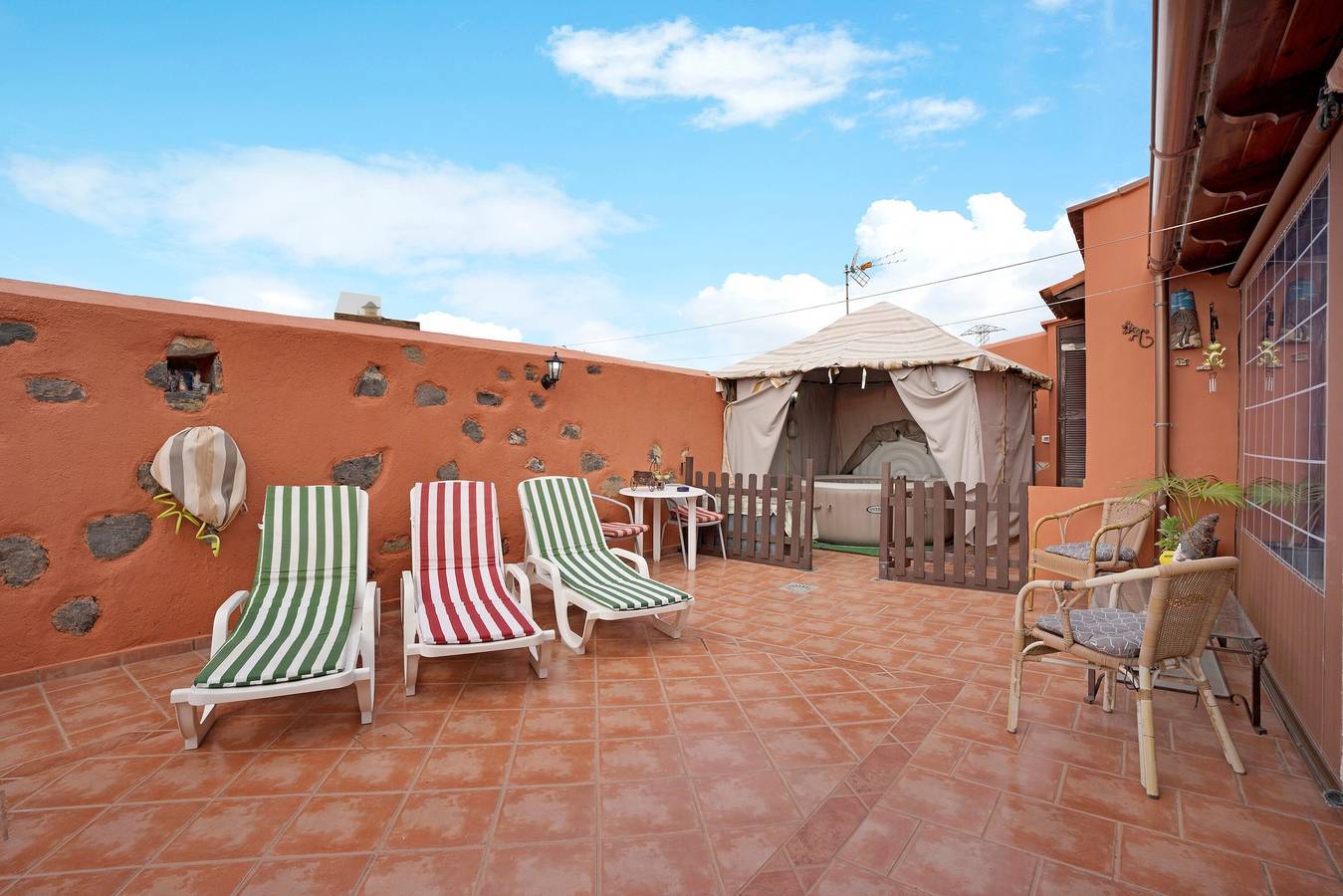 Vacation Home "Finca Los Angeles" with Sea View, Private Terraces & Wi-Fi in San Juan de la Rambla, North Tenerife