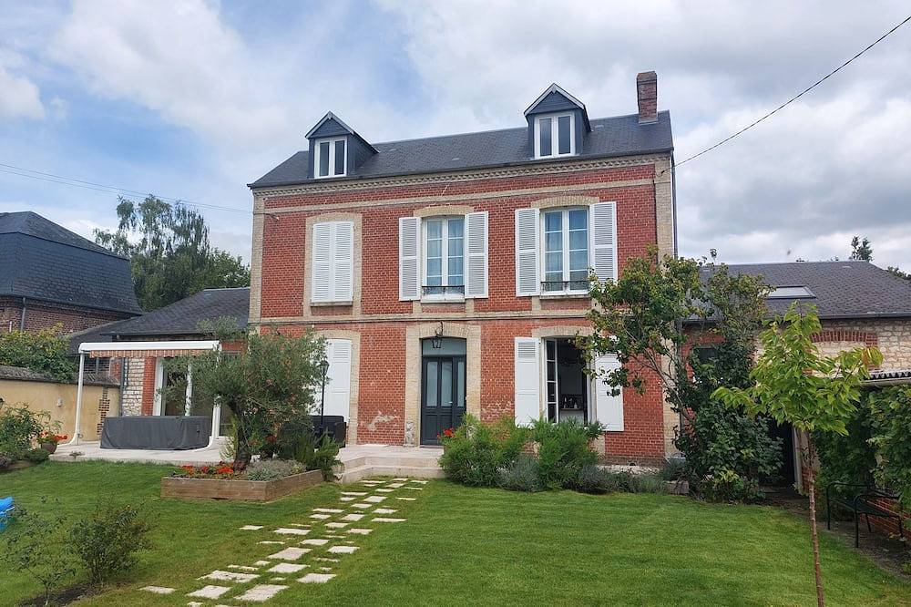 Maison familiale, entre ville et campagne, ambiance calme. in Louviers, Région de Les Andelys