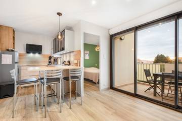 Gîte pour 4 personnes, avec piscine et terrasse dans Plage de La Roquille