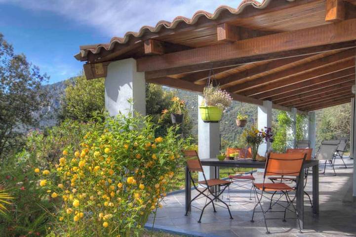 Location de vacances pour 4 personnes, avec jardin à Ajaccio