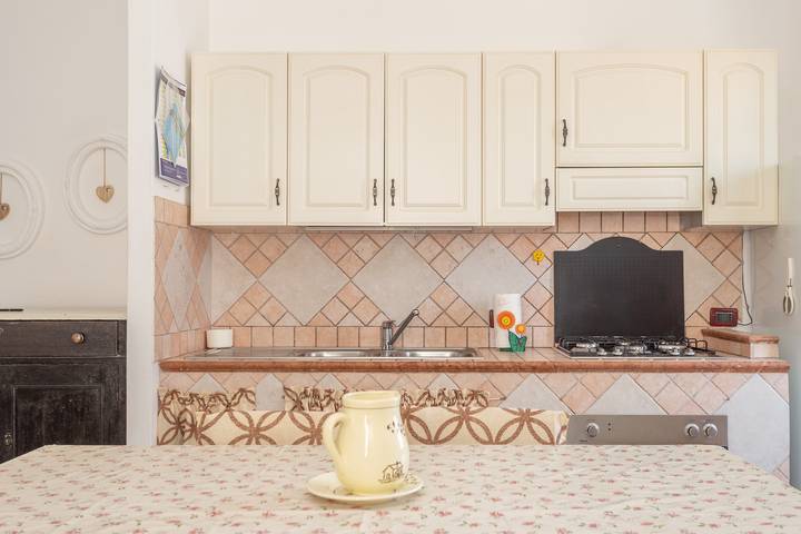 Holiday Home 'La Casa Rosa Di Rita E Franco' with Balcony and Wi-Fi in Scano di Montiferro, Sardinien