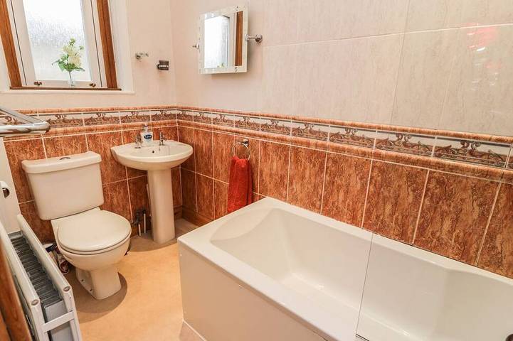 63 Rosetta Road, family friendly, with a garden in Peebles in Peebles, Scottish Borders