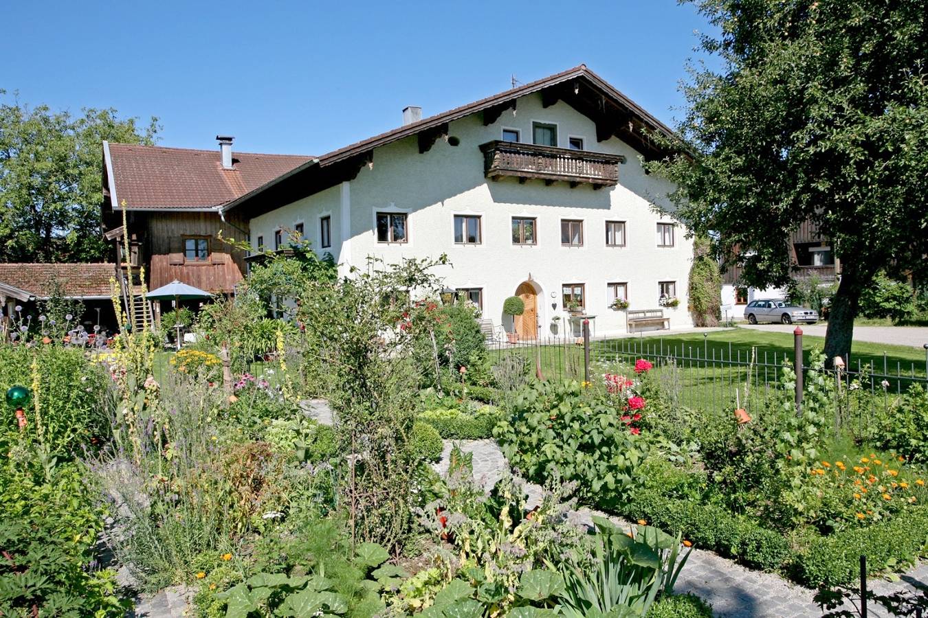 Ferienhaus Eller - Haus Efeu 90m², bis 6 Personen, 3 separate Schlafzimmer in Traunreut, Landkreis Traunstein
