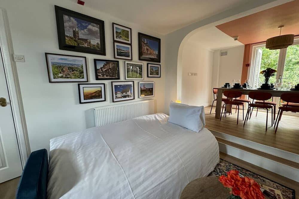 Spacious Heritage Home for Families & Groups in Worcester, Worcestershire