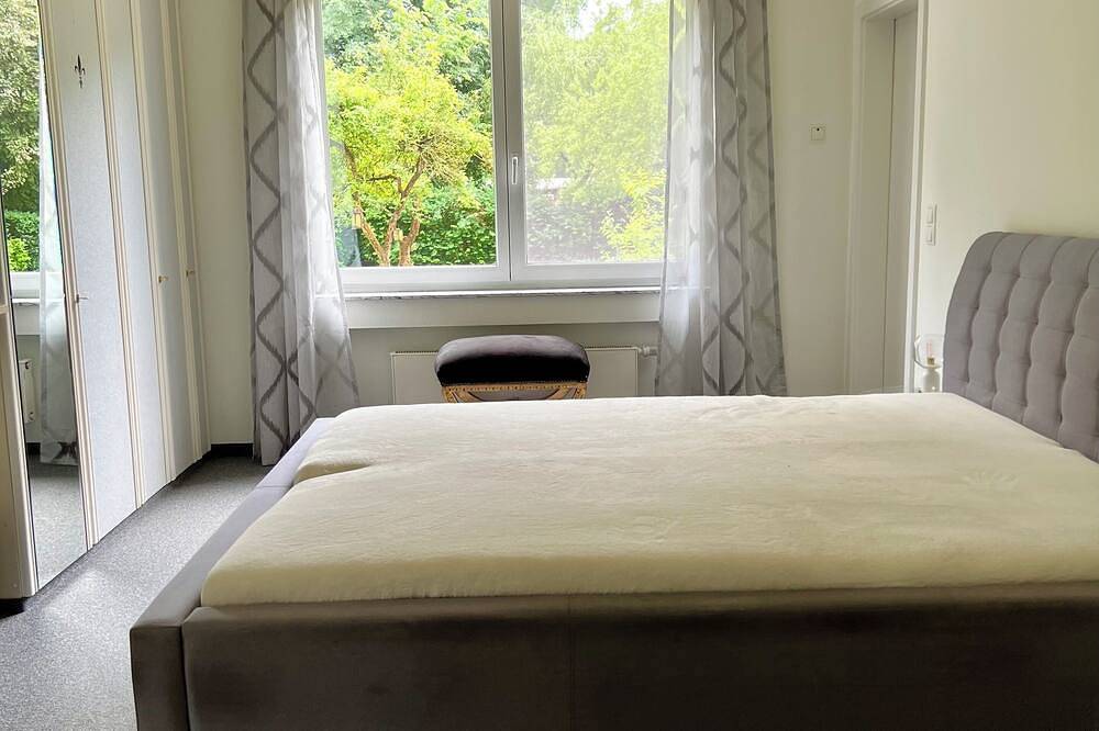 Bungalow im Grünen mit Garten, 20Min bis Berlin Hbf (Regio). in Falkensee, Havelland