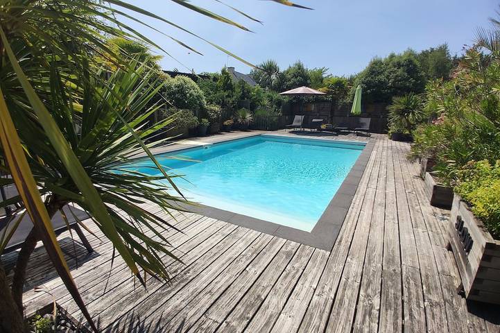 Gîte pour 3 personnes, avec piscine ainsi que terrasse et jardin à Le Tour-du-Parc - 4