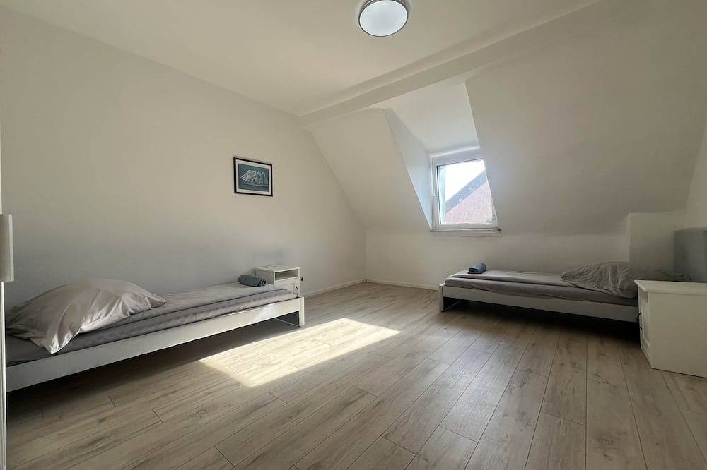 Central 4-Room Apartment Near Central Offenbach in Offenbach-sur-le-Main, Offenbach