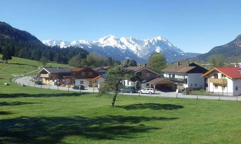 Ferienwohnung für 4 Personen, mit Balkon und Terrasse sowie Garten und Ausblick