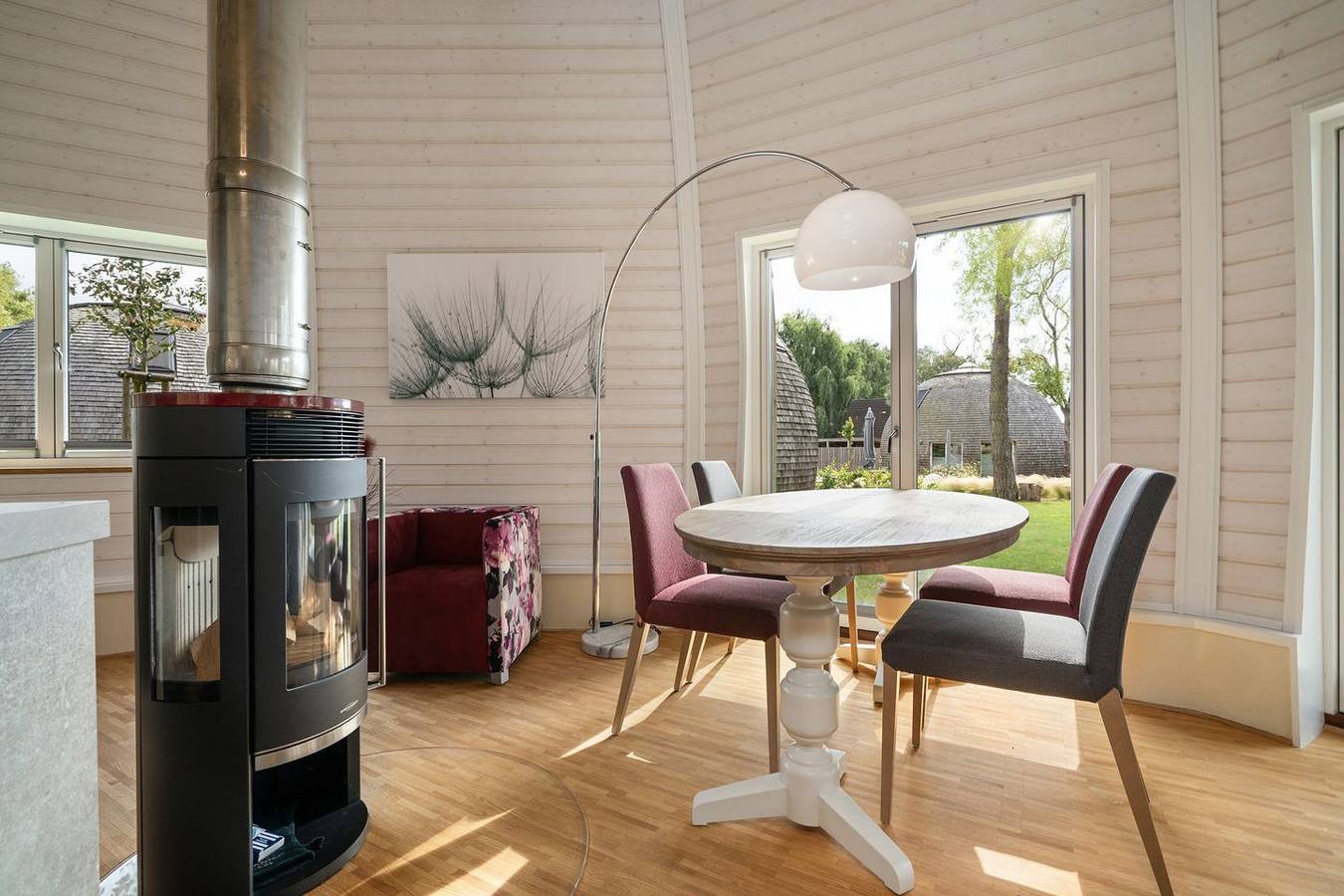 Kugelhaus Kia – Sauna, Kamin, 2 Sz & Terrasse am Tollensesee in Tollensesee, Penzlin