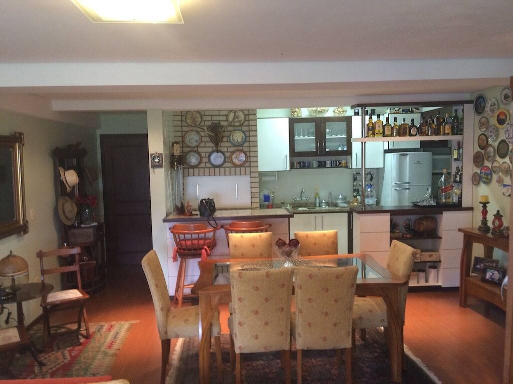 Ganze Wohnung, Schöne Aussicht! Apartment mit 2 Schlafzimmern in der Nähe der Sehenswürdigkeiten und des Zentrums. in Gramado, Rio Grande do Sul