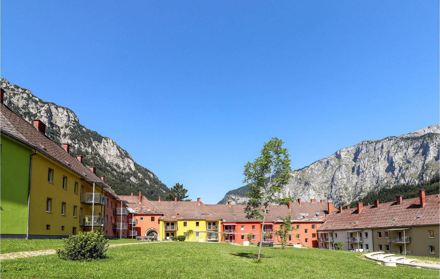 Ganze Ferienwohnung, Charmantes Apartment mit Terrasse, Parkplatz und WLAN, 1 km vom Strand entfernt in Eisenerz, Östliche Obersteiermark