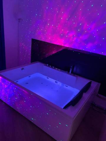 Gîte pour 4 personnes, avec balcon et jacuzzi dans La Défense