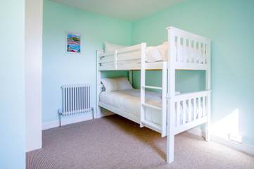 Vacation Rental for 4 Guests in Swansea region, Picture 4