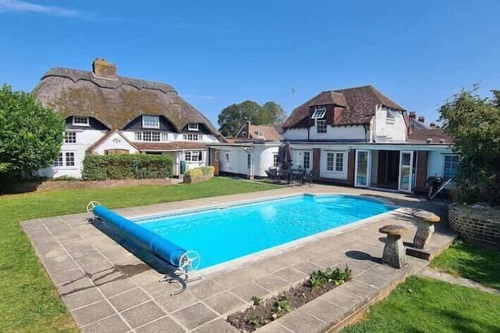 Holiday rental for 14 people, with terrace and garden in Bosham