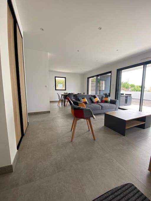 Ganze Wohnung, Appartement Rdc avec grande terrasse et parking in Ploemeur, Côte des Mégalithes