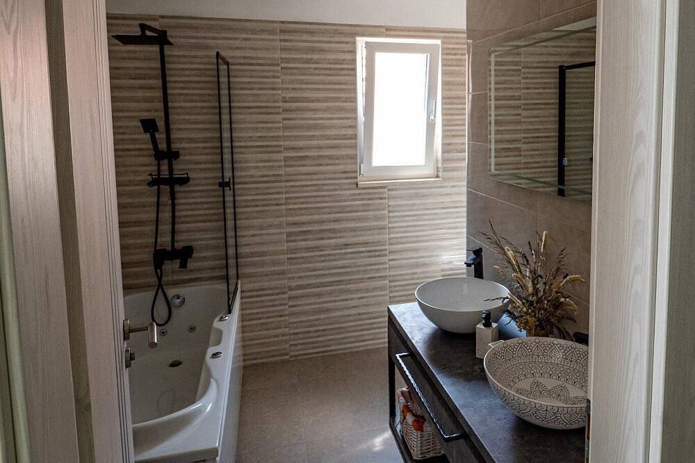 Ganze Wohnung, 2-Zimmer-Ferienwohnung mit Balkon und Meerblick Ilovik, Losinj in Kvarner Inseln