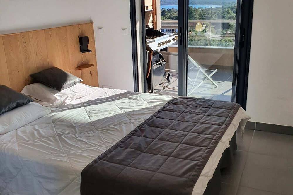 Apartamento entero, Casa 5, piscina 29 °, jacuzzi, vista al mar, playa 800 m, sauna hammam, río in Pinarellu, Zonza