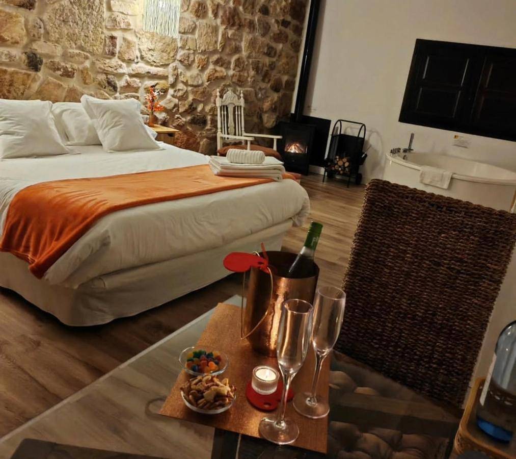 Duo Somnia, suites con jacuzzi y chimenea, only adults in Sigüenza, Provincia de Guadalajara