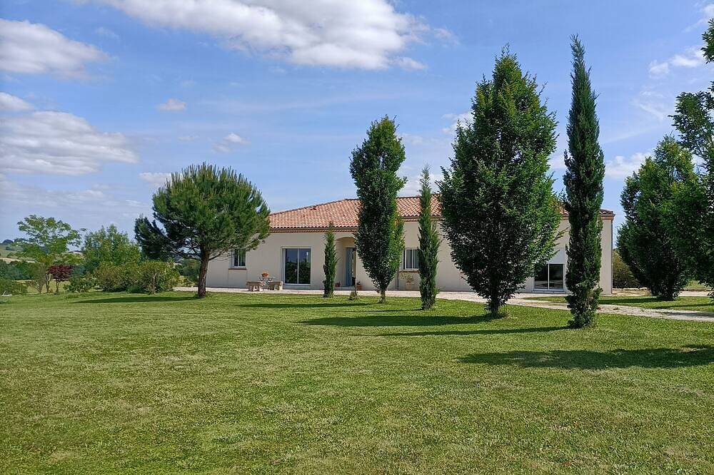 Maison sur grand terrain avec vue panoramique in Saint-Martin-de-Goyne, Gers
