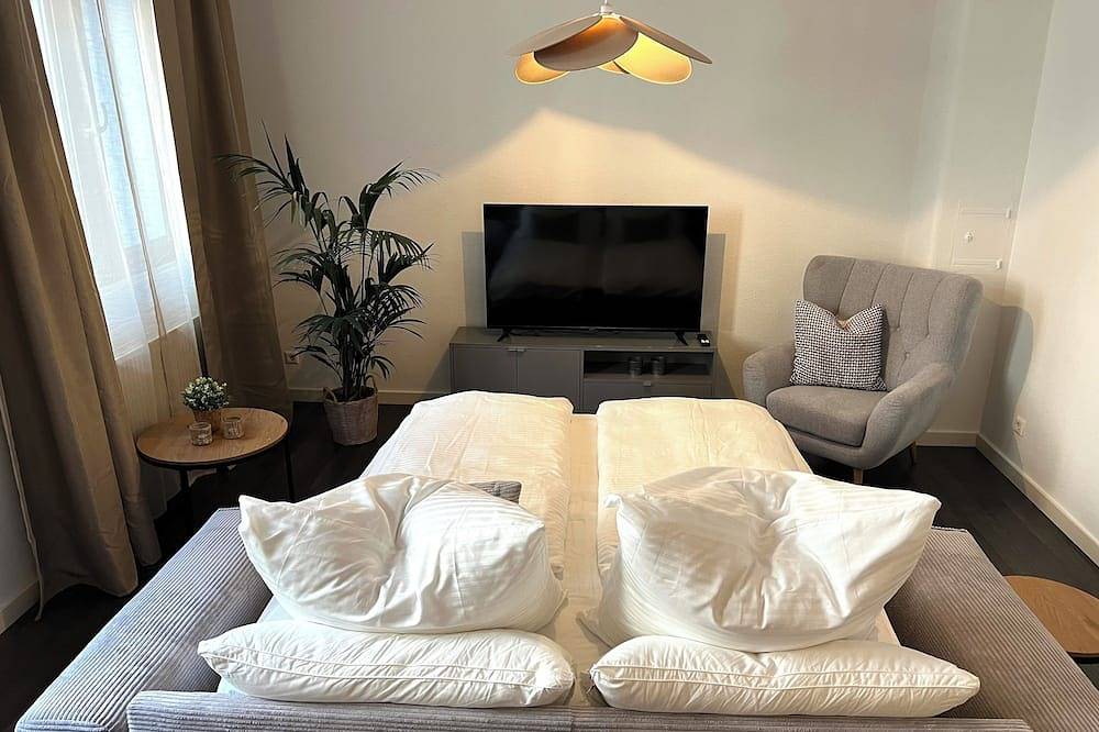 Ganze Wohnung, City Home - Top Lage - 2 Zimmer - 80qm - Smart Tv - Wifi - Balkon in Stuttgart, Stuttgart Region