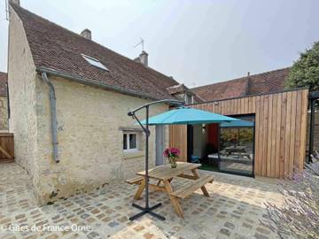 Gîte pour 6 personnes, avec jardin et jacuzzi dans Orne