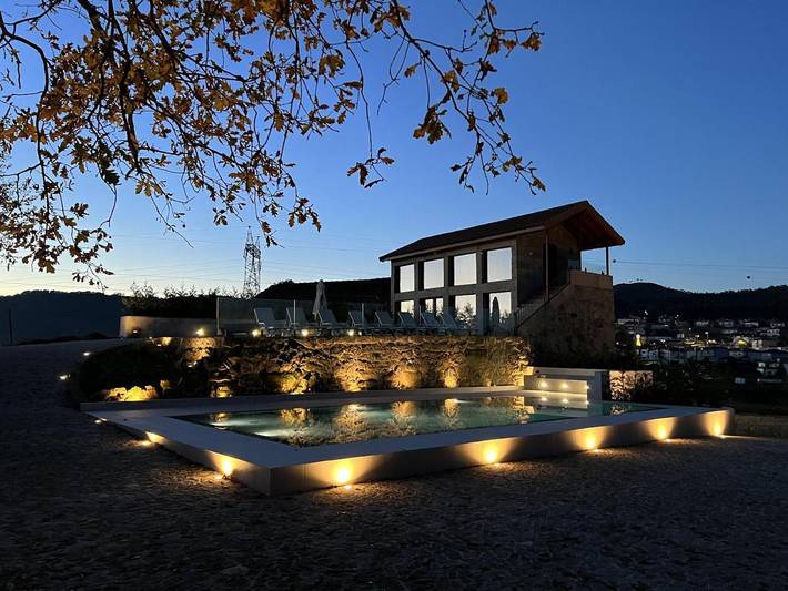 Casa de férias para 8 pessoas, com piscina e vista e ainda jardim em Póvoa de Lanhoso