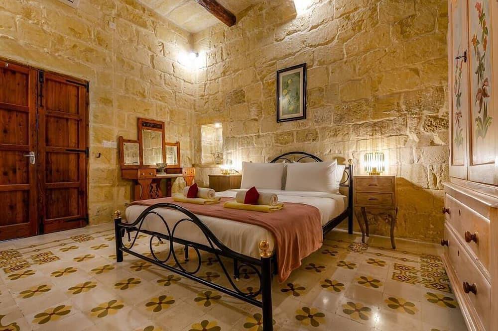 300y/o Gozo Villa with 2 Pools + Incredible Garden in Victoria (Malta), Gozo (Malta)