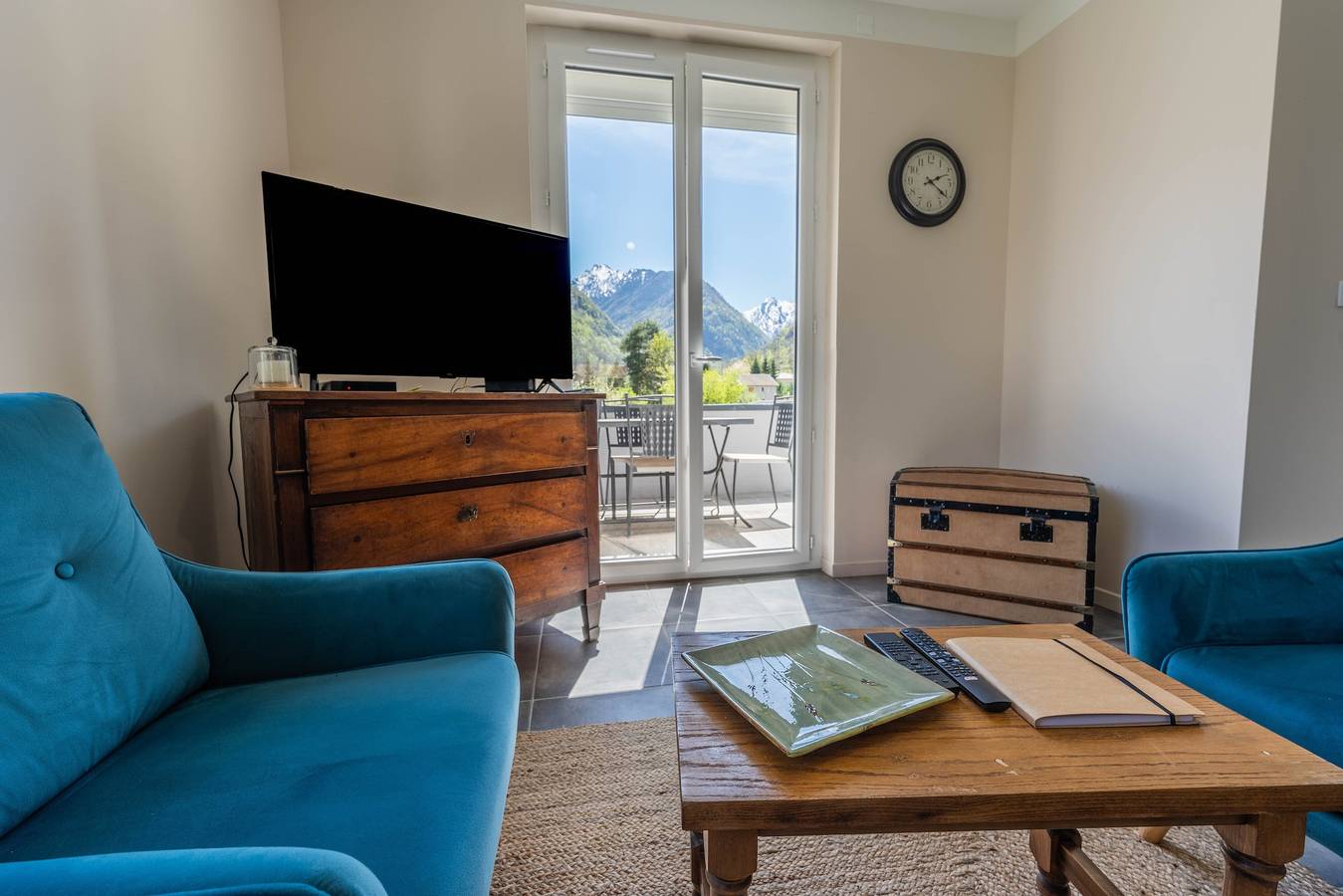 Gîte Du Montcalm : Vue Montagne, Terrasse Commune et Wi-Fi in Auzat, Parc naturel régional des Pyrénées ariégeoises