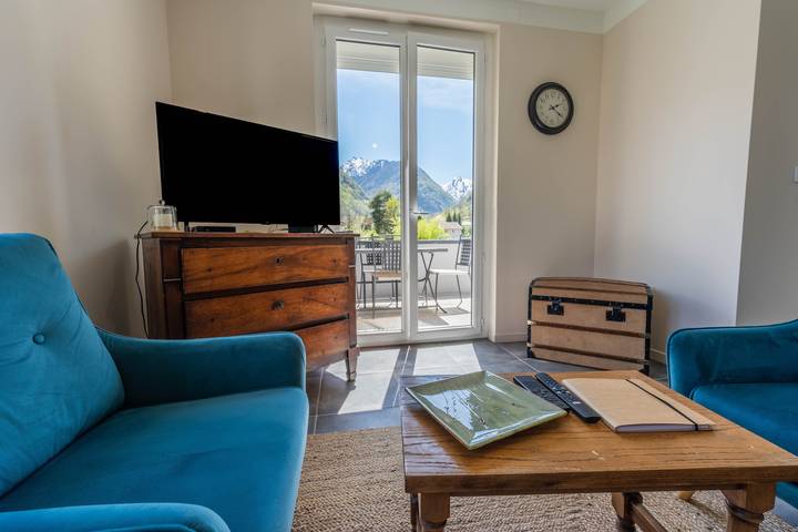 Holiday Home 'Gite Du Montcalm' with Mountain View, Shared Terrace and Wi-Fi in Auzat, Parc naturel régional des Pyrénées ariégeoises