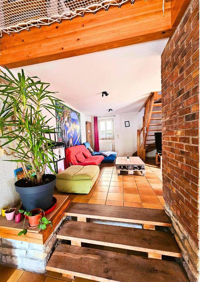 Location de vacances pour 10 personnes, avec Balcon ainsi que Terrasse et Vue à Arbois (homonymie)