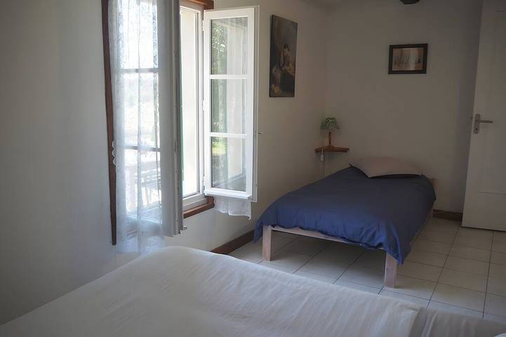 Location de vacances pour 6 personnes, avec jardin et terrasse à Saint-Hilaire-la-Palud - 3
