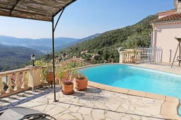 Cottage pour 6 personnes, avec balcon et jardin à Bendejun