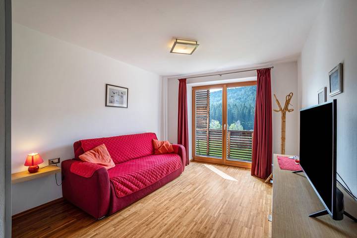 Entire apartment, Apartment 'Entspannung, Ruhe, Natur Pur' with Balcony and Wi-Fi in Issing, Pfalzen