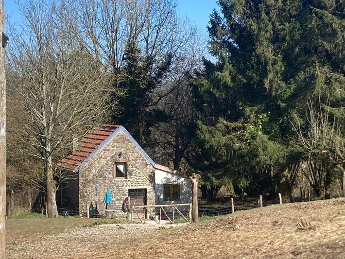 Location de vacances pour 3 personnes, avec Terrasse ainsi que Jardin et Vue à Chaulieu - 4