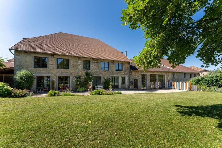 Gîte pour 2 personnes, avec Terrasse ainsi que Jardin et Vue à Amondans