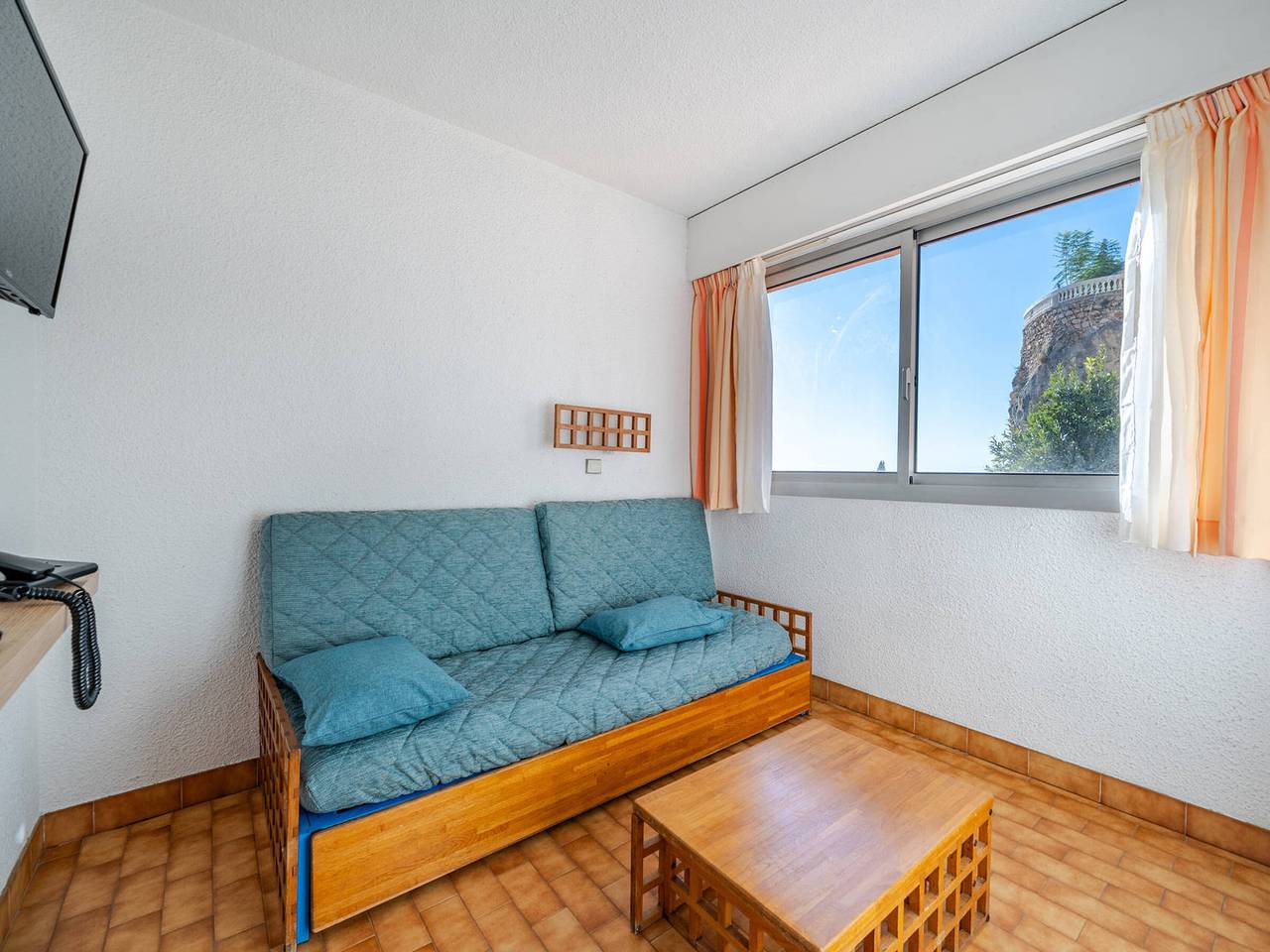Entire studio, Studio for 6 with Wi-Fi and sea view in Roquebrune-Cap-Martin in Roquebrune-Cap-Martin, Mediterranean Coast (France)
