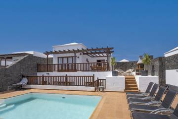 Villa for 10 People in Playa Blanca, Yaiza, Photo 1