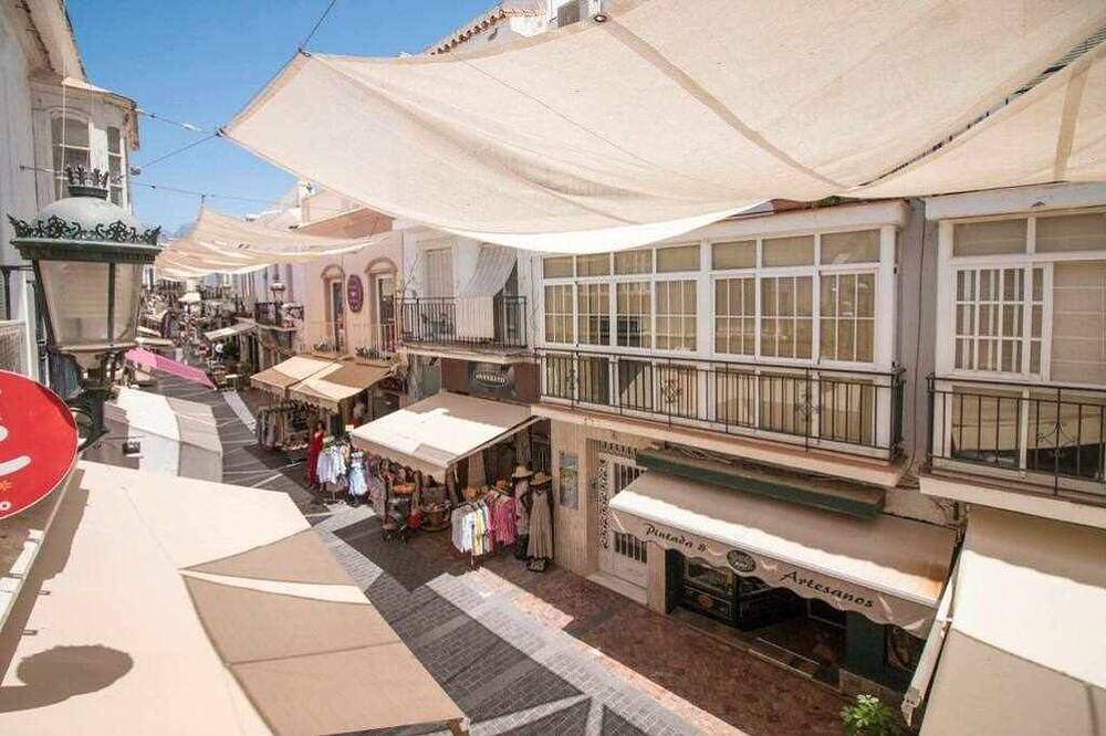 Entire apartment, P2. Modern apt. 1 bedroom in the center in Nerja Centre, Nerja
