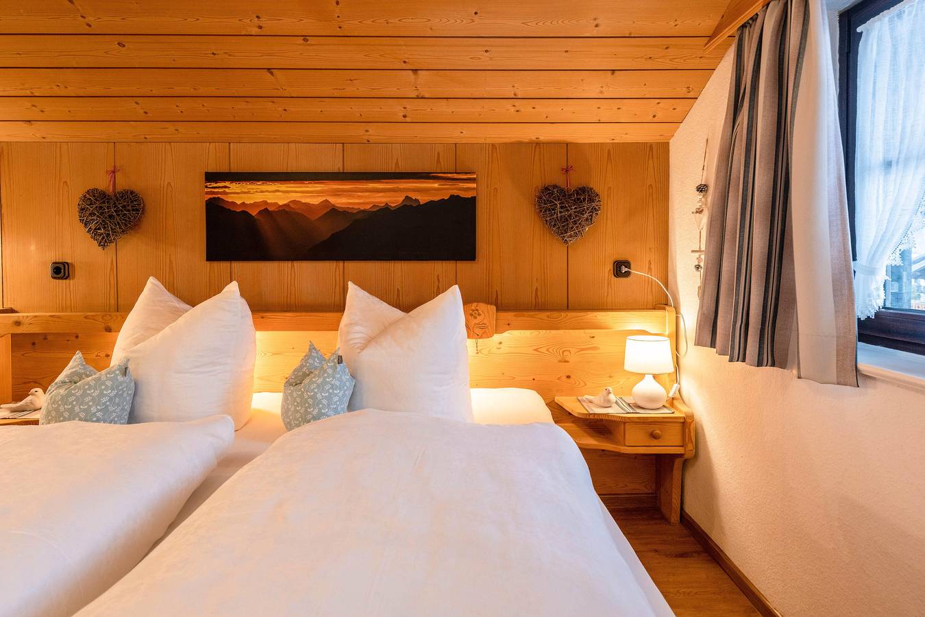 Ganze Wohnung, Ferienwohnung 'Nr. 2 Karwendel' mit Bergblick, Balkon und Wi-Fi in Krün, Bayerische Alpen