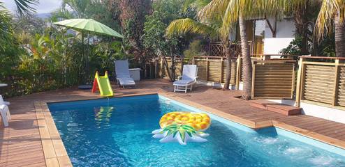 Gîte pour 4 personnes, avec terrasse ainsi que jardin et piscine à Saint-Leu