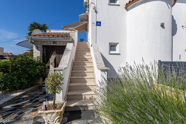 Ferienwohnung für 4 Personen, mit Balkon/Terrasse in Porec und Umgebung