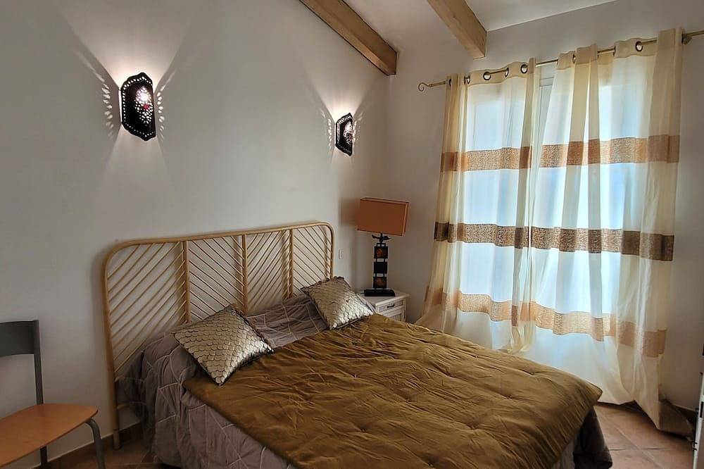 Sheepfold in dry stones with outdoor spa, calm assured in Granace, Arrondissement de Sartène